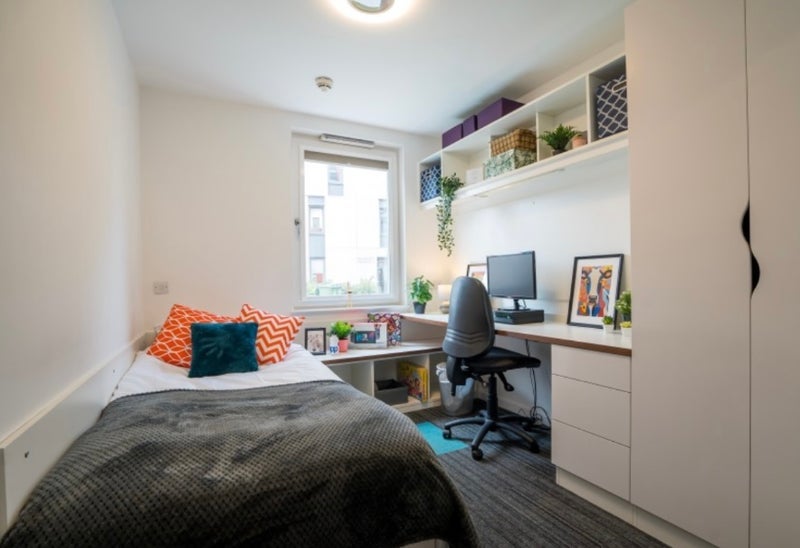 Room Alma Close in Nottingham