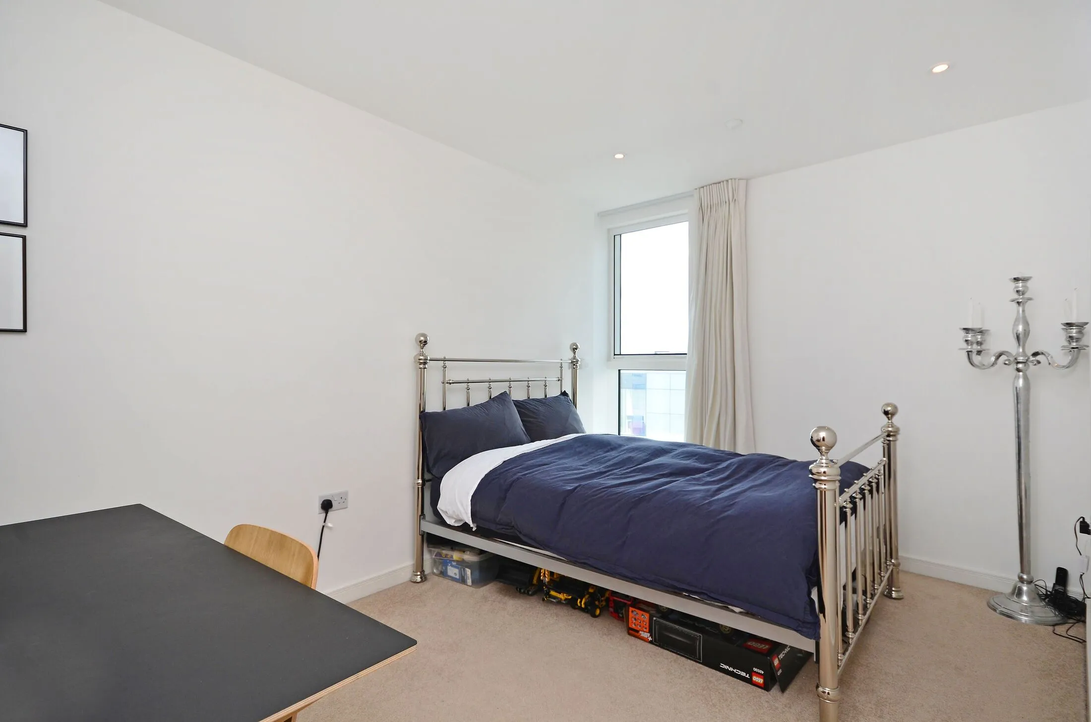 Flat Goodchild Road in Greater London