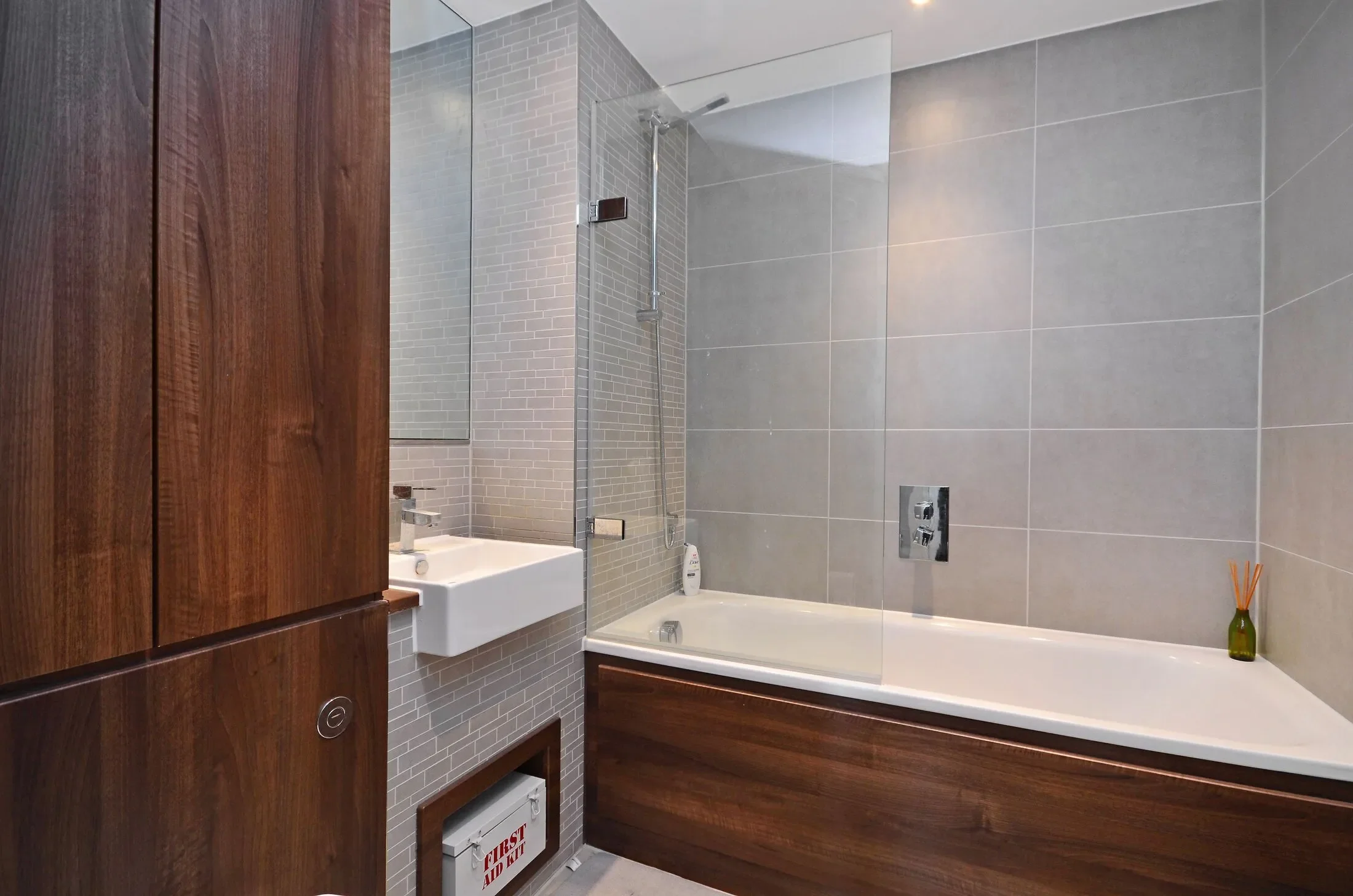 Flat Goodchild Road in Greater London