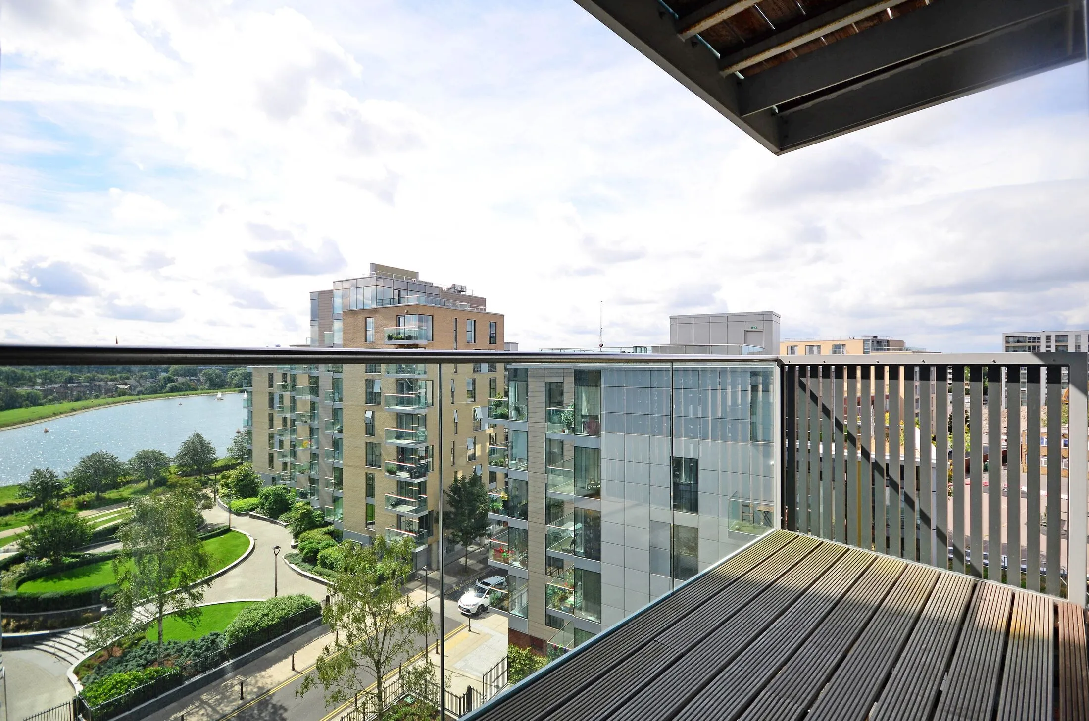 Flat Goodchild Road in Greater London