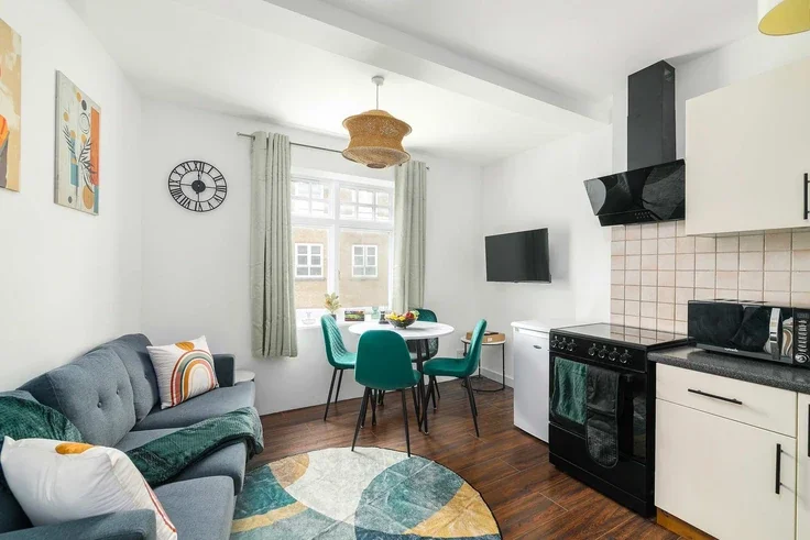 Flat Cheshire Street in Greater London