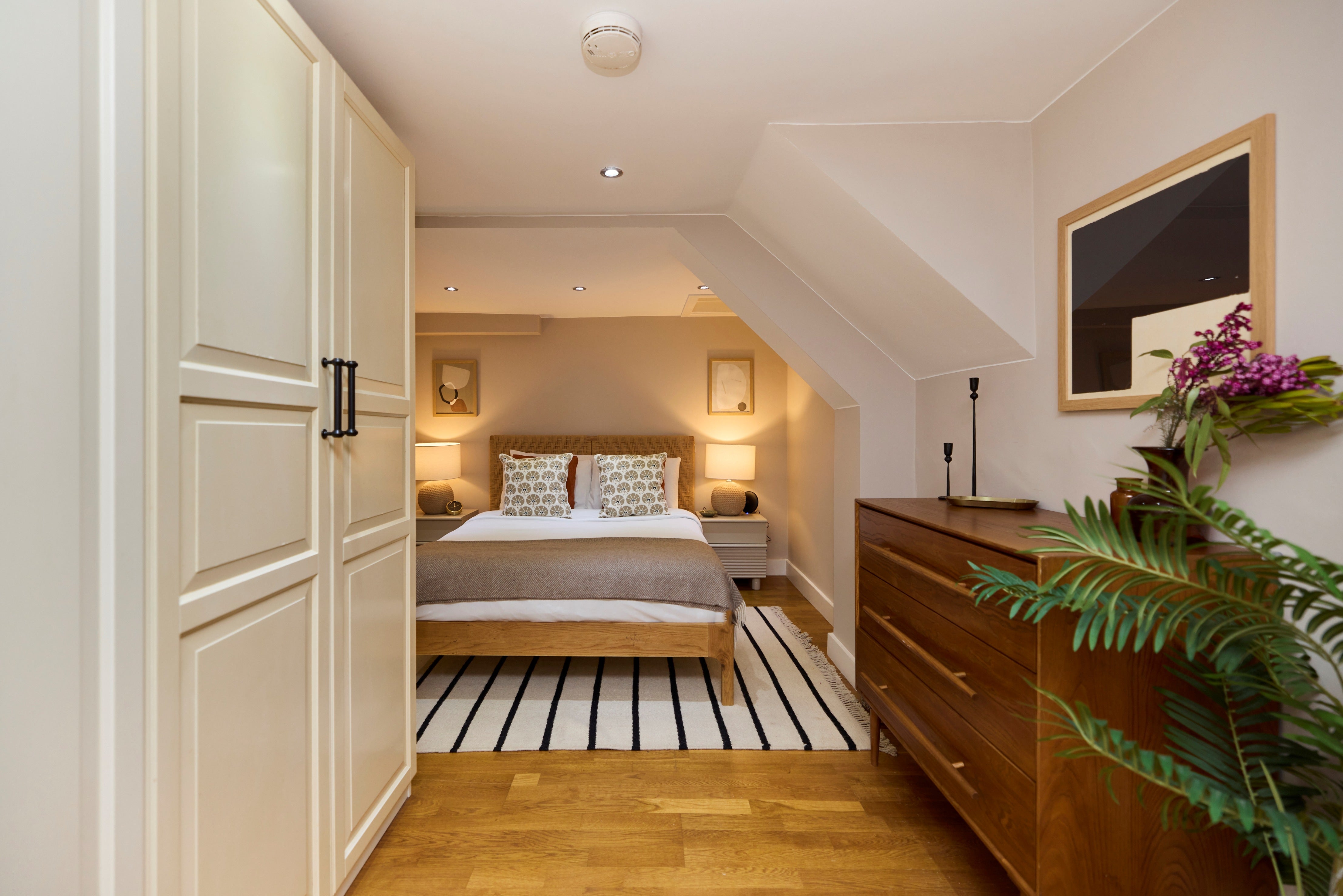 Flat Mildenhall Road in London