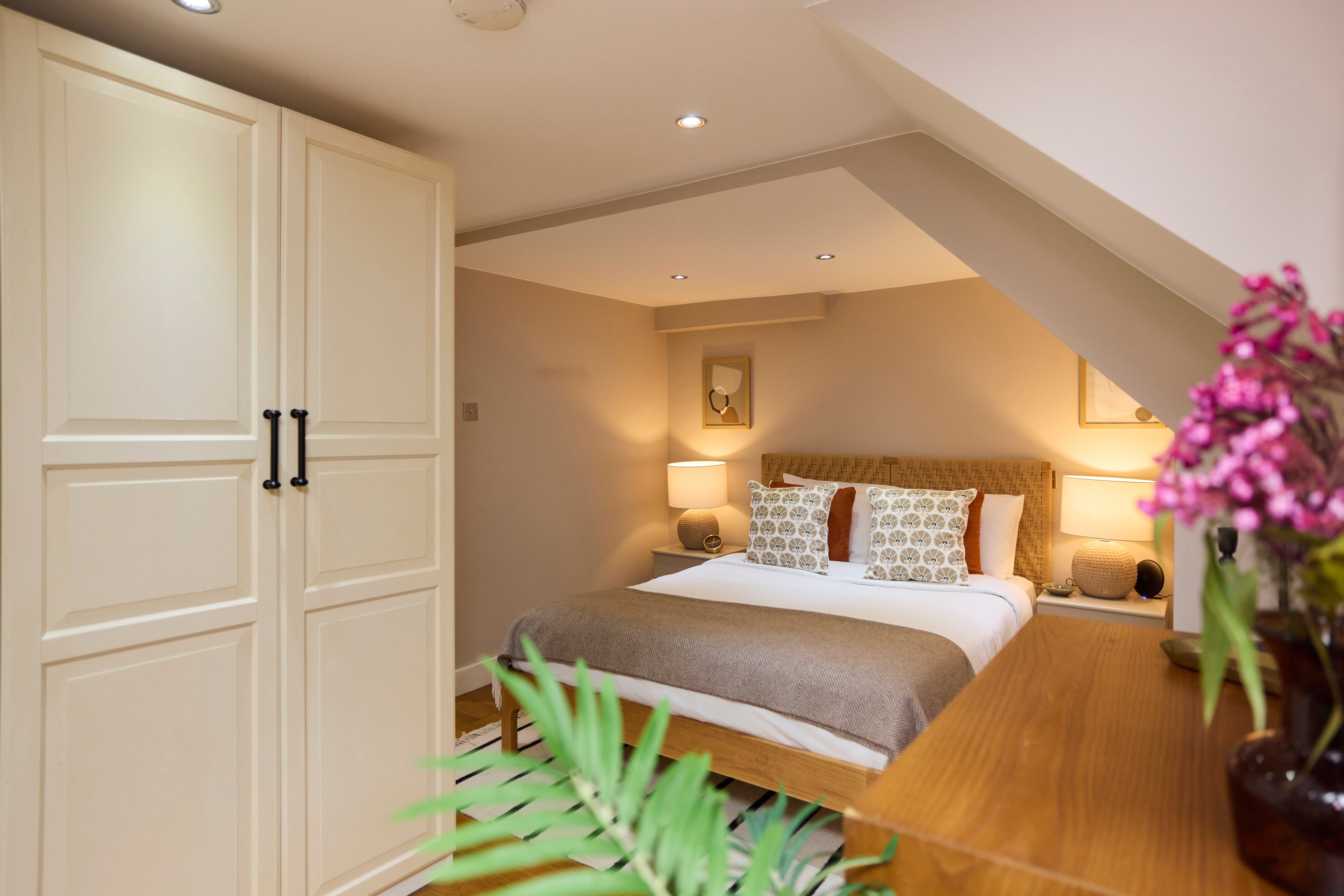 Flat Mildenhall Road in London