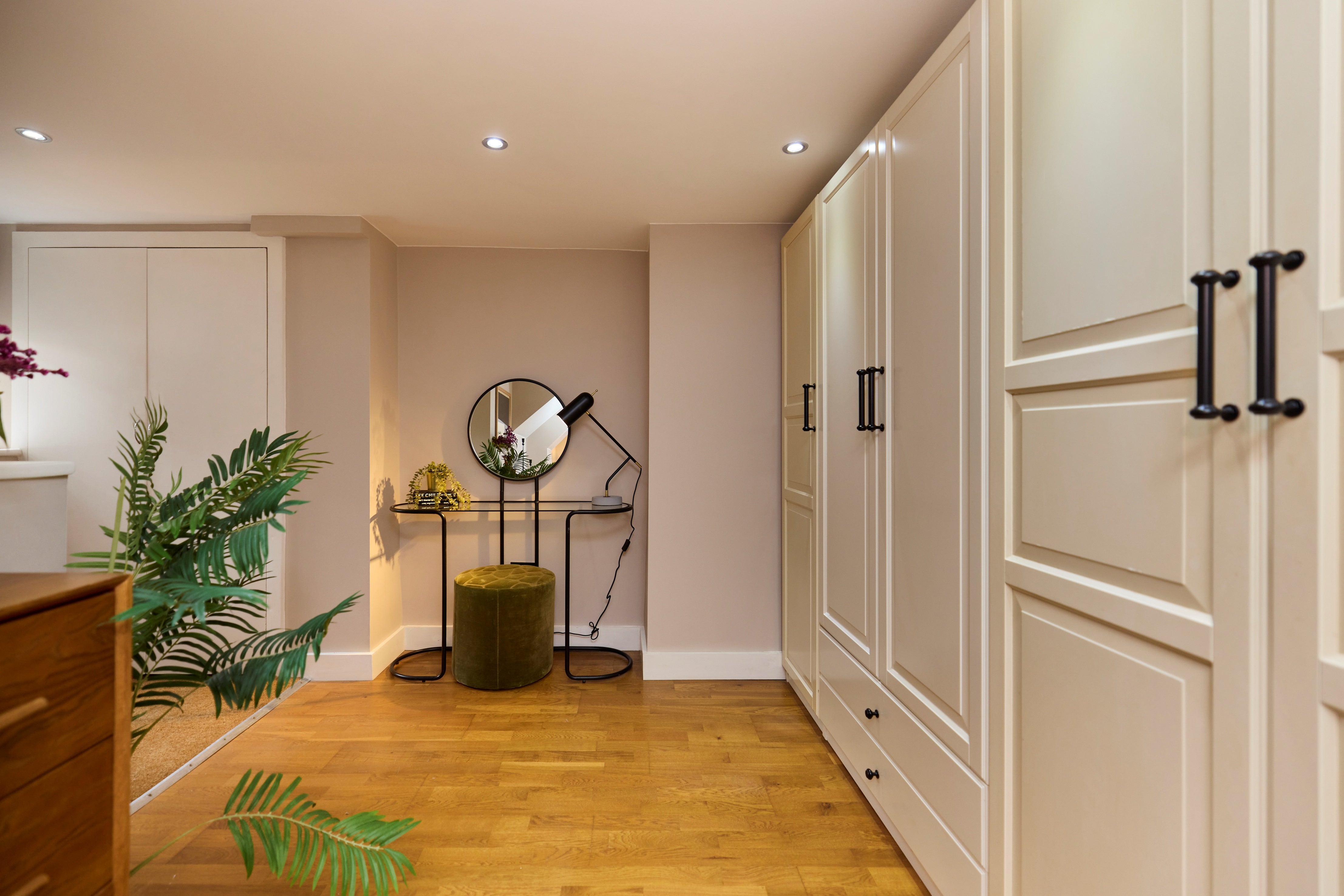 Flat Mildenhall Road in London