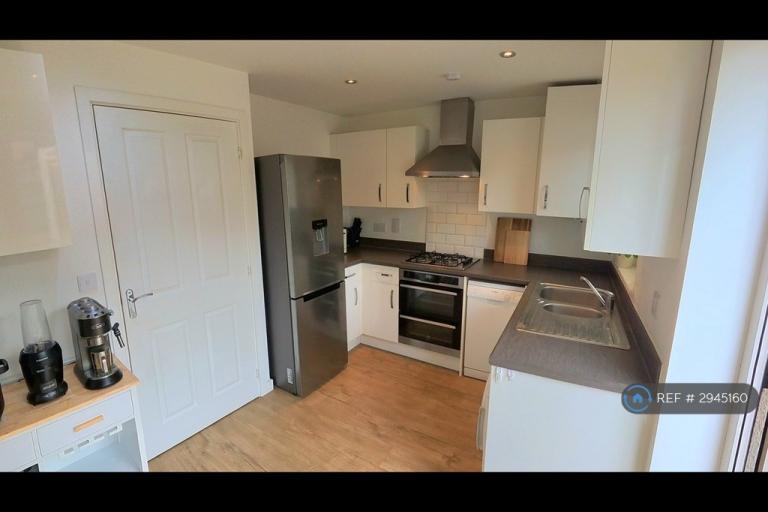 House Hever Close in Upton