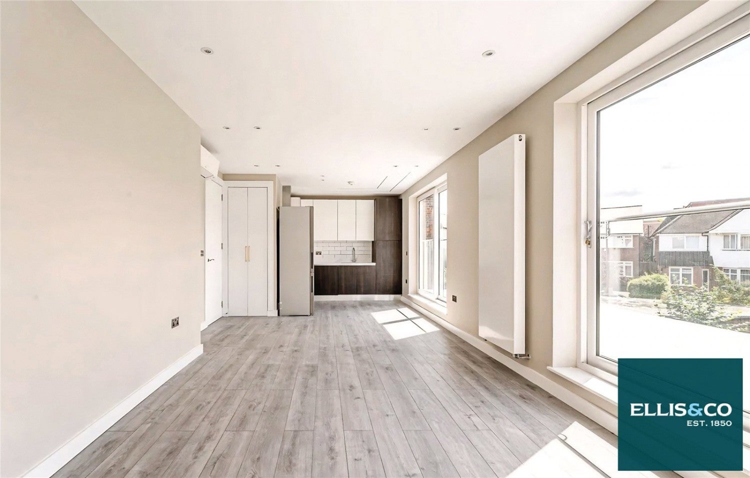Flat The Ridgeway in Greater London