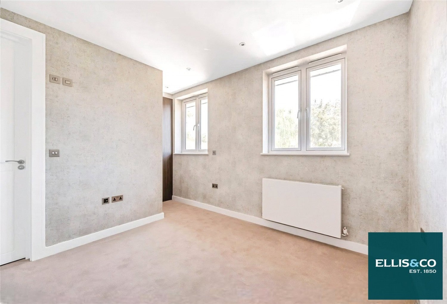 Flat The Ridgeway in Greater London