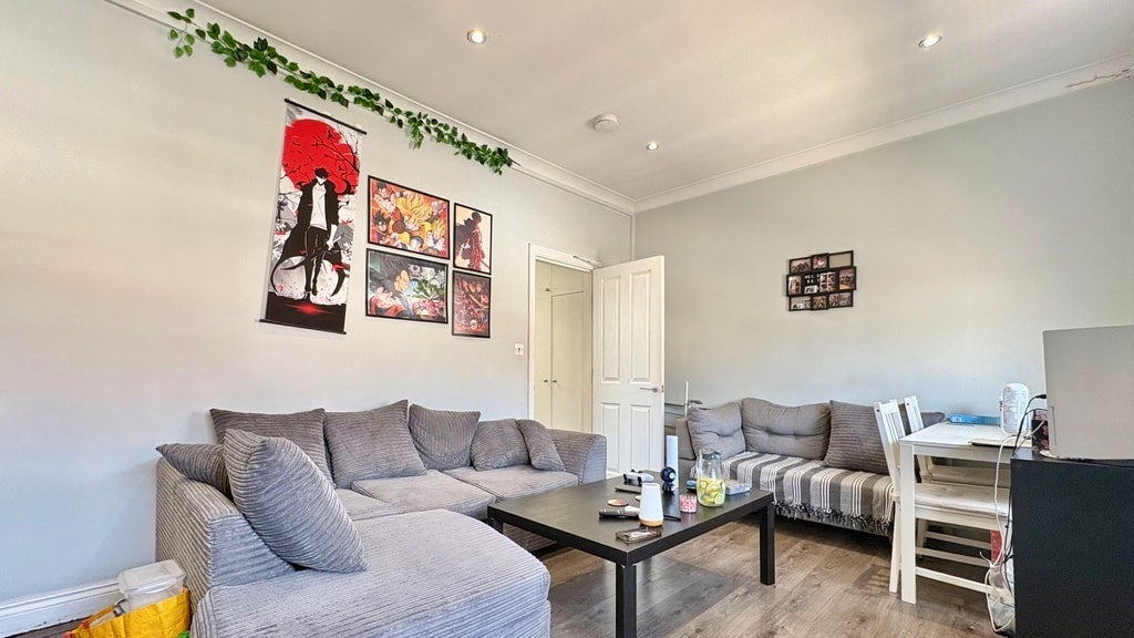 Flat Granville Road in Greater London