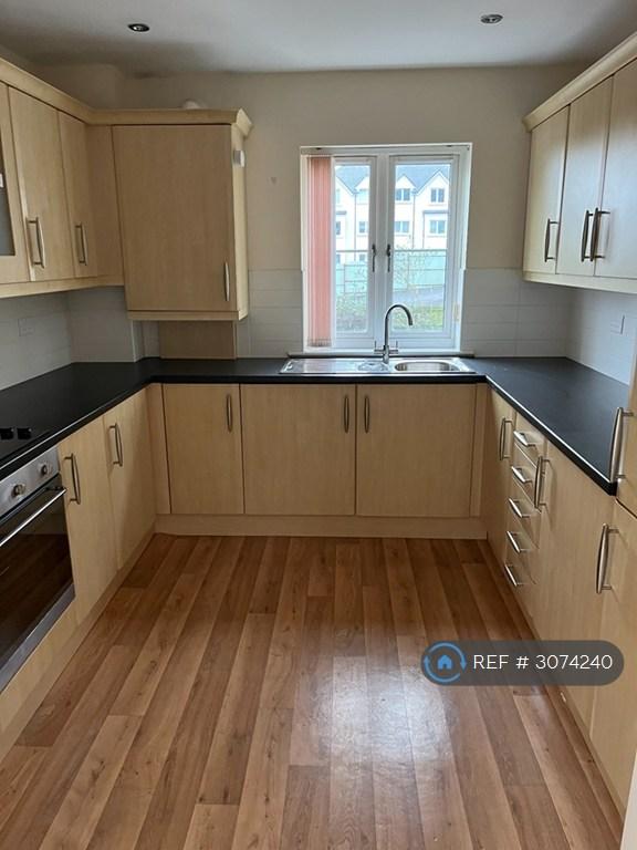 Flat Orchard Park Close in Cardiff