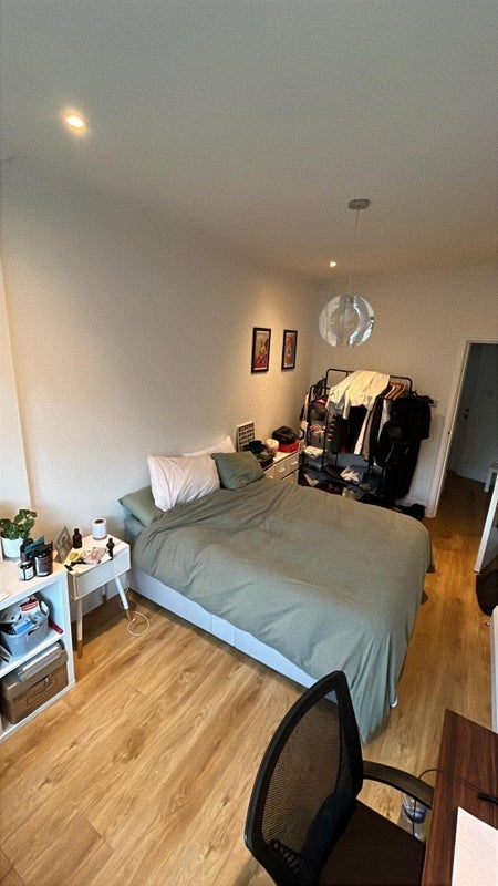 Flat Ashvale Road in Greater London