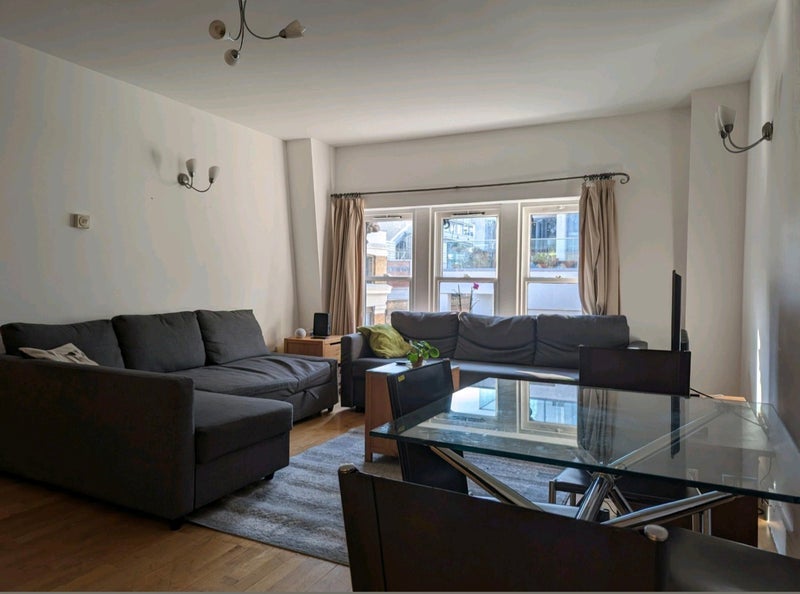Room Farringdon Road in Greater London