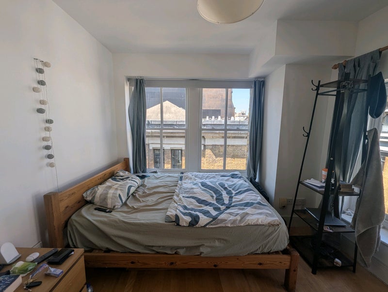 Room Farringdon Road in Greater London