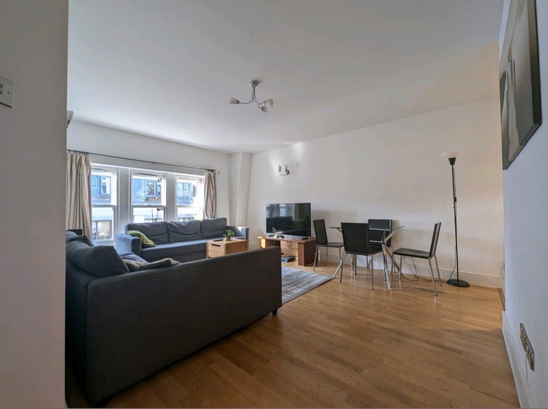 Room Farringdon Road in Greater London
