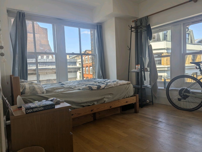 Room Farringdon Road in Greater London