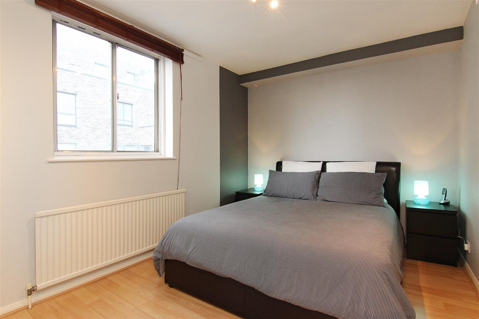 Flat Upper Richmond Road in Greater London
