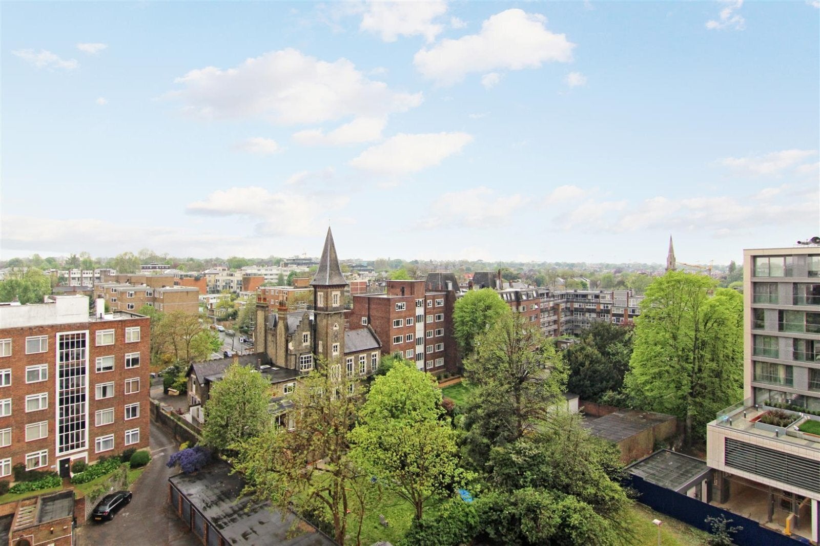 Flat Upper Richmond Road in Greater London