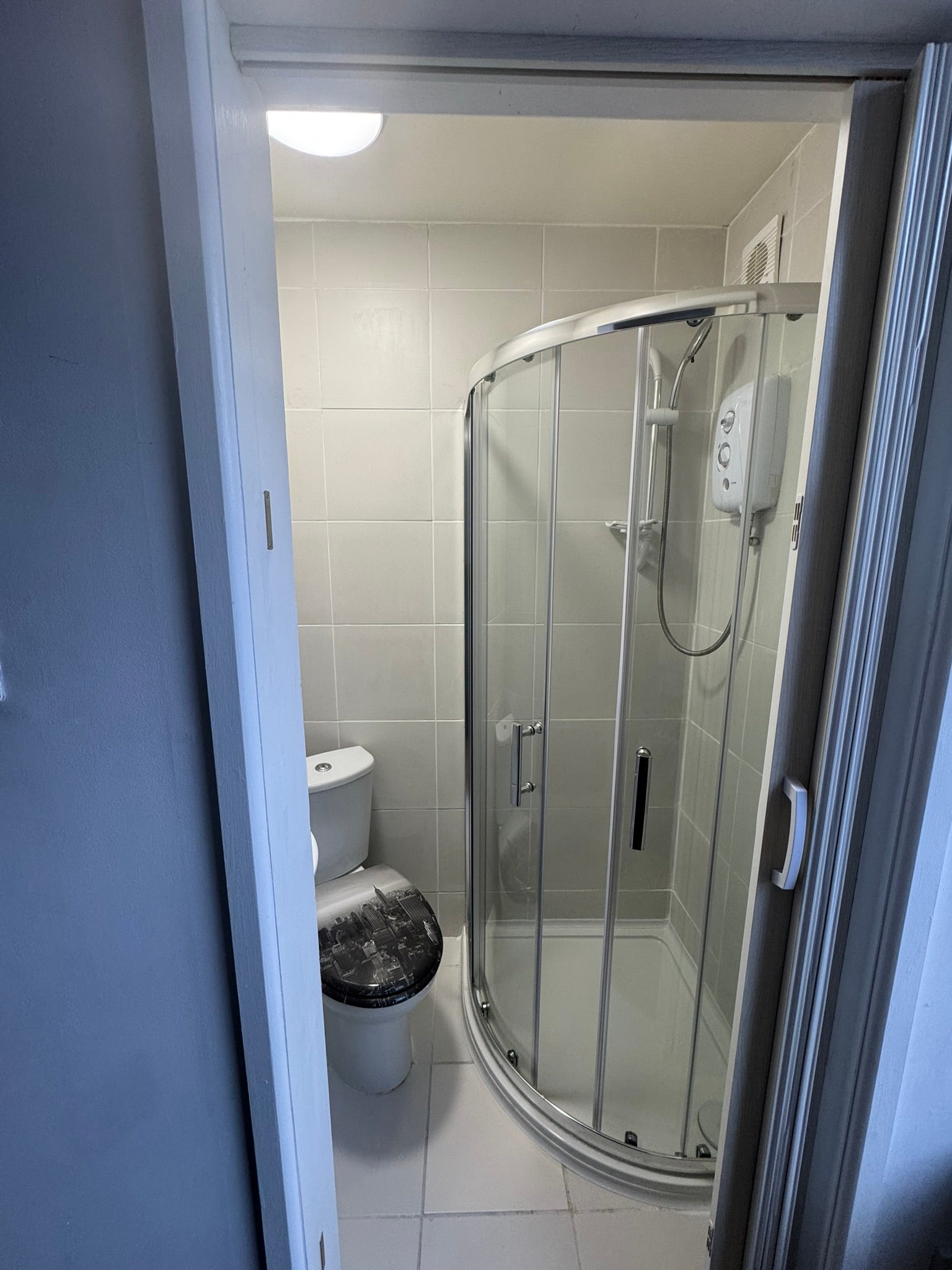 Room Capstone Road in Greater London