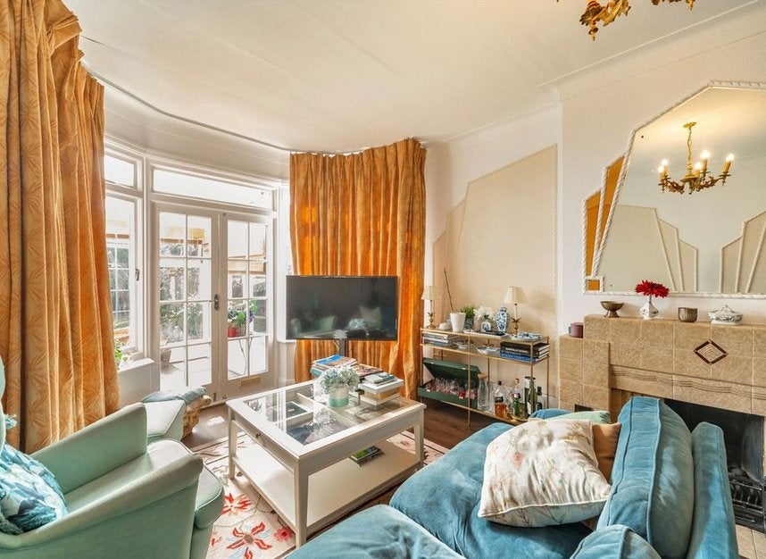 House Trevelyan Gardens in Greater London