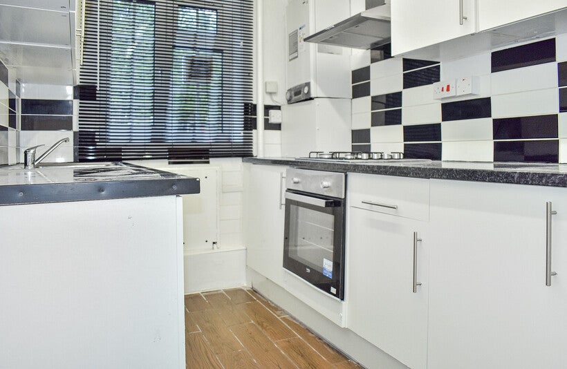 Flat Tavistock Crescent in Greater London
