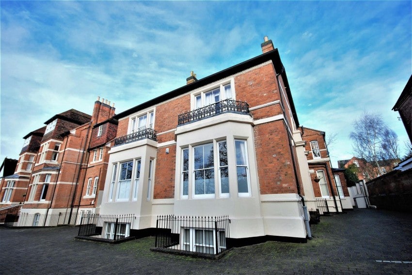 Flat Warwick New Road in Royal Leamington Spa