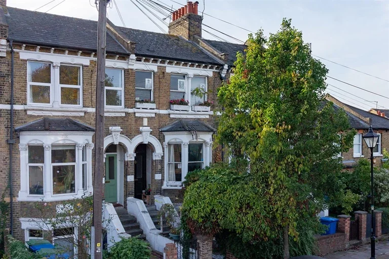 Flat Linden Grove in Greater London
