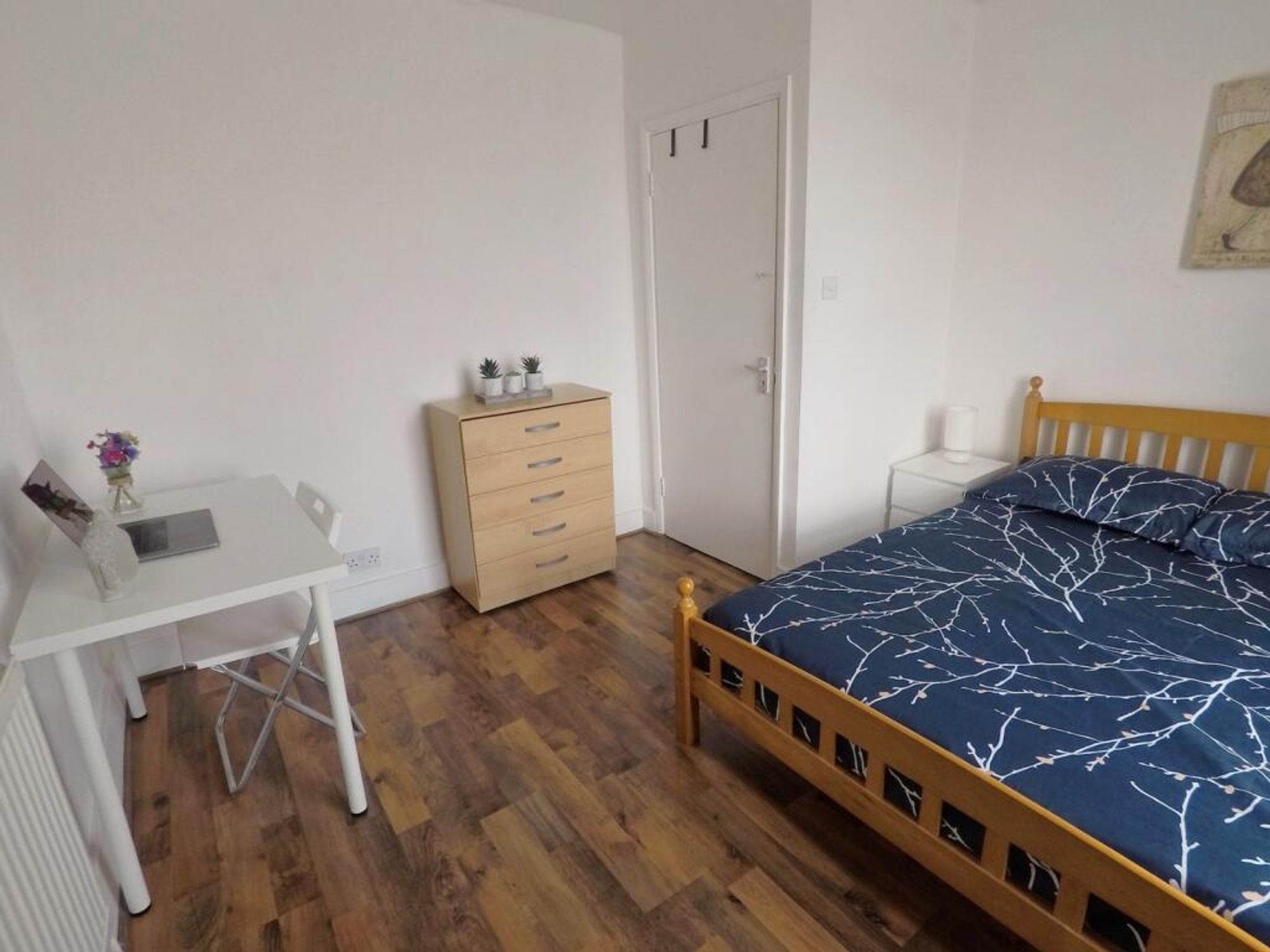 Room Burdett Road in Greater London