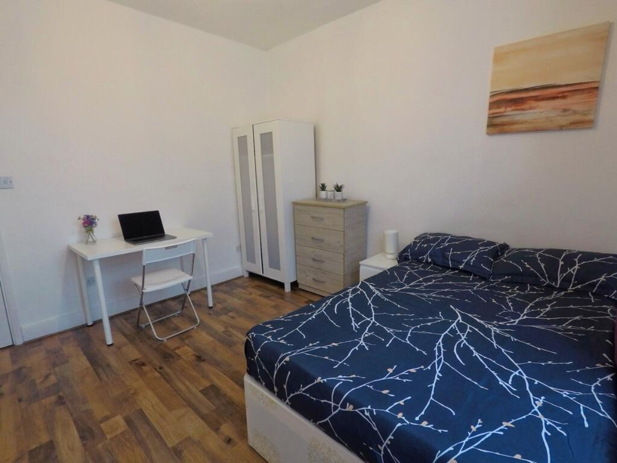 Room Burdett Road in Greater London