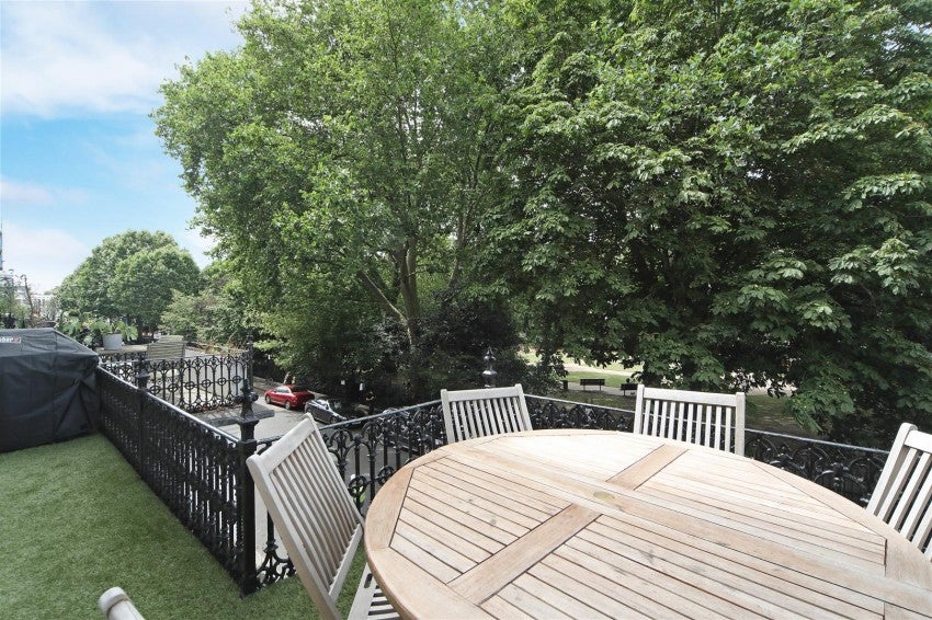 Flat Redcliffe Square in Greater London