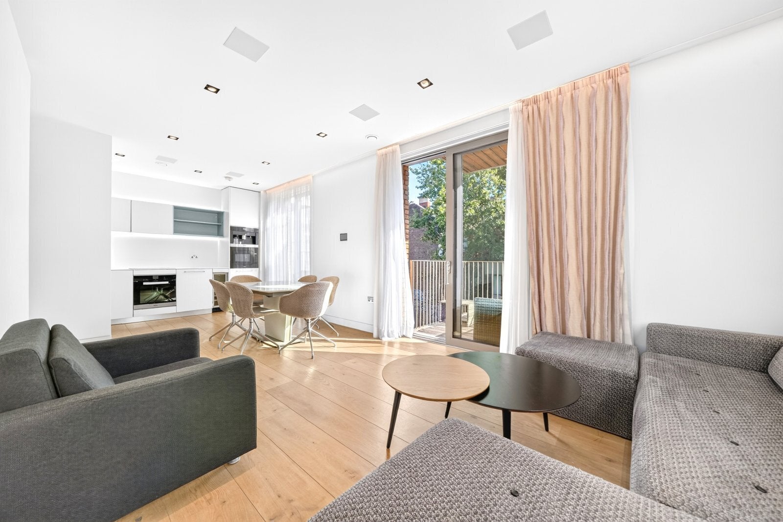 Flat Duchess Walk in Greater London