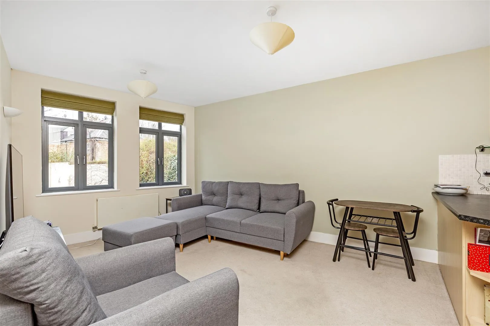 Flat Putney Bridge Road in Greater London