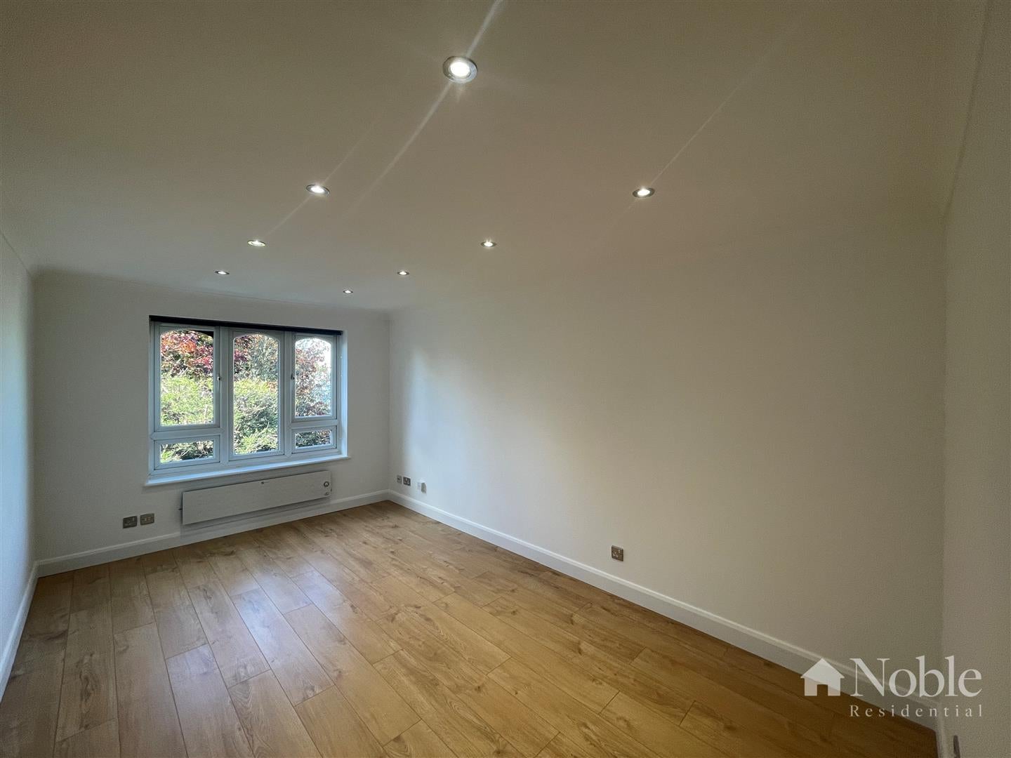 Flat Frazer Close in Greater London