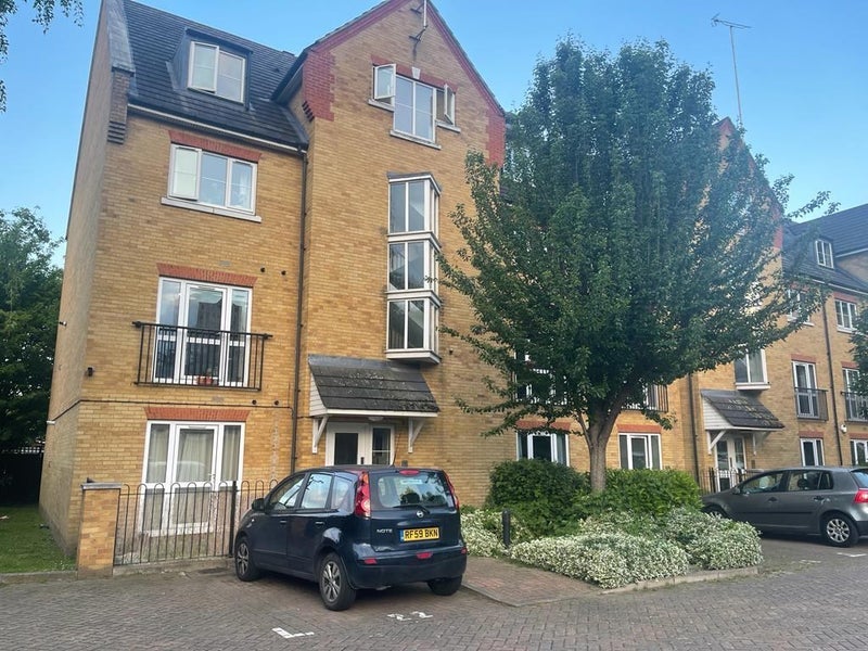 Room Ruscoe Road in Greater London