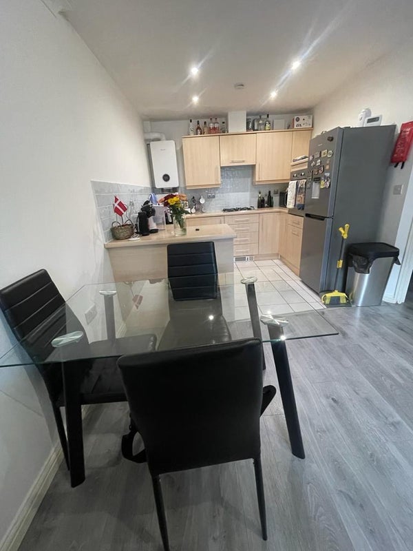 Room Ruscoe Road in Greater London