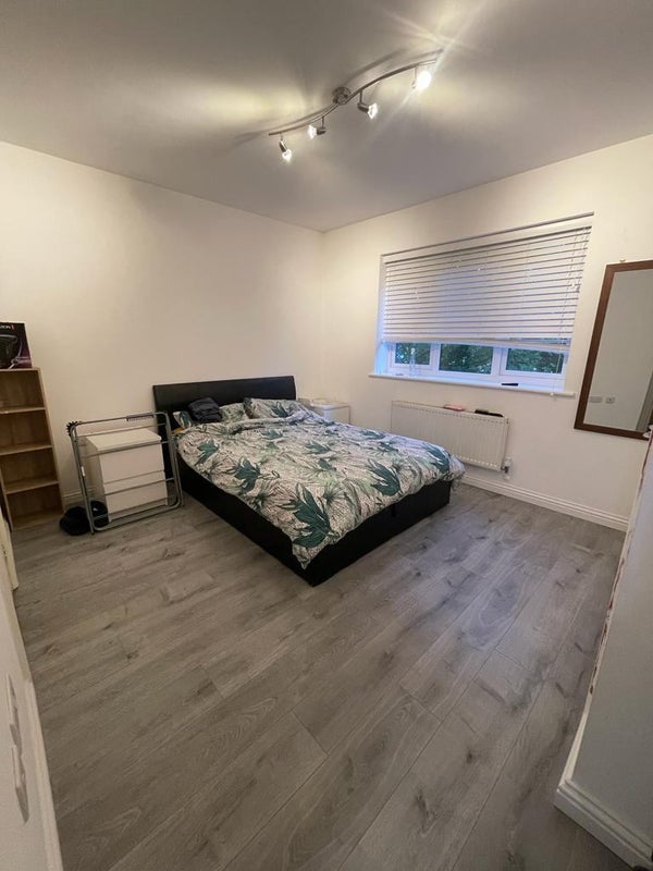 Room Ruscoe Road in Greater London