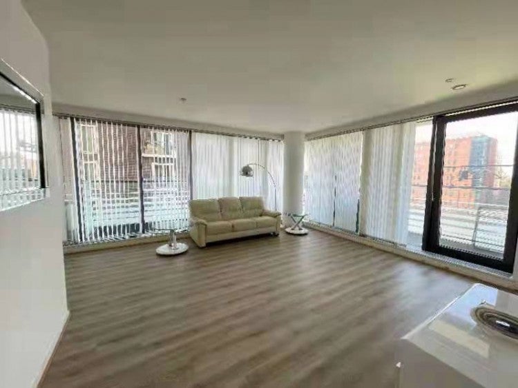 Flat Baltimore Wharf in Greater London
