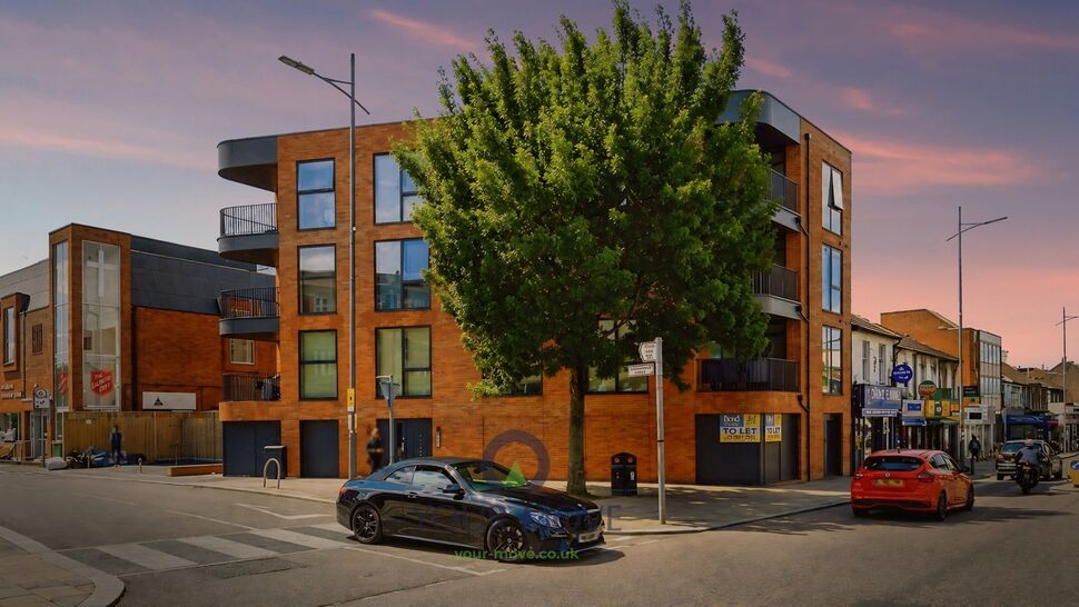 Flat Broadway in Greater London