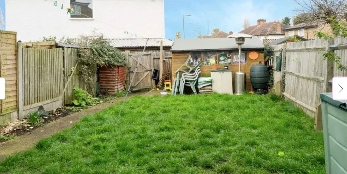House Bishopsford Road in Greater London