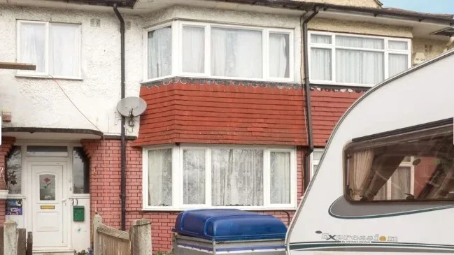 House Bishopsford Road in Greater London
