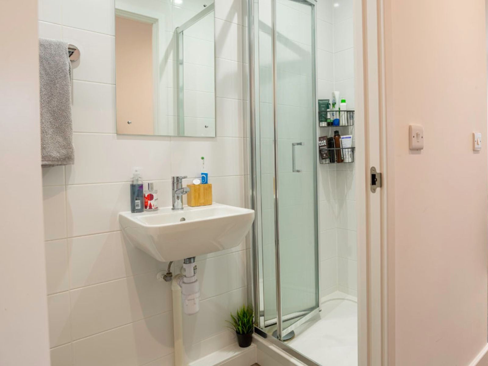 Room Rolls Road in Greater London