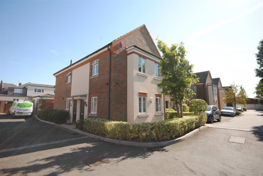 Flat Chester Road in Watford