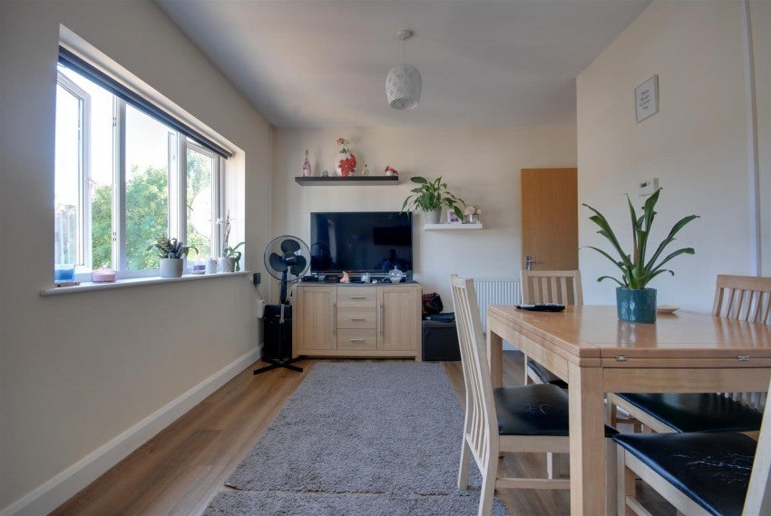 Flat Chester Road in Watford