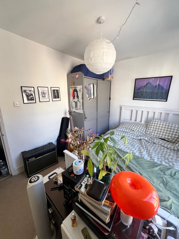 Room Macroom Road in City of Westminster