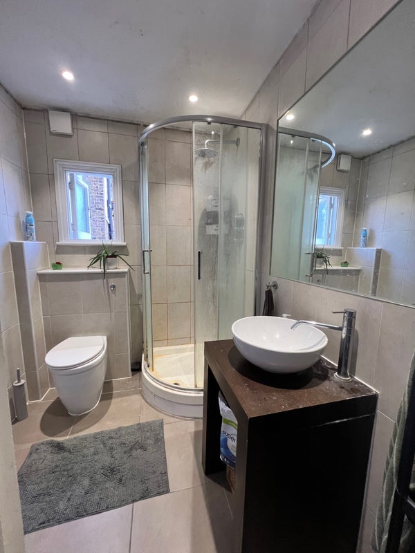 Room Macroom Road in City of Westminster