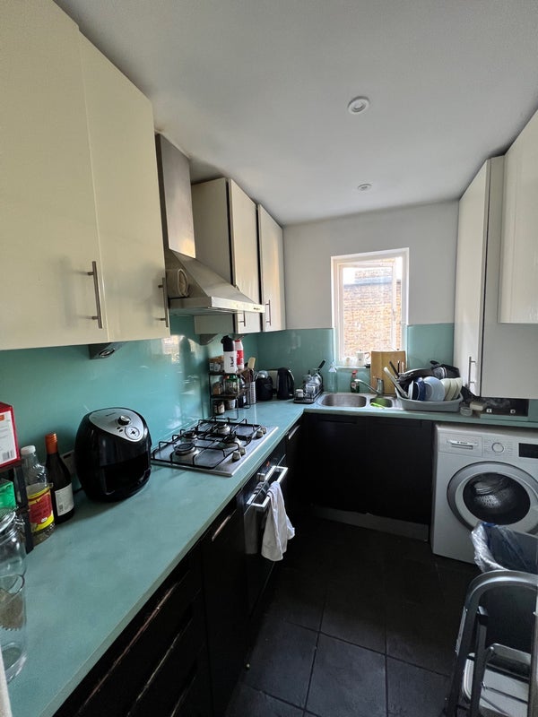 Room Macroom Road in City of Westminster