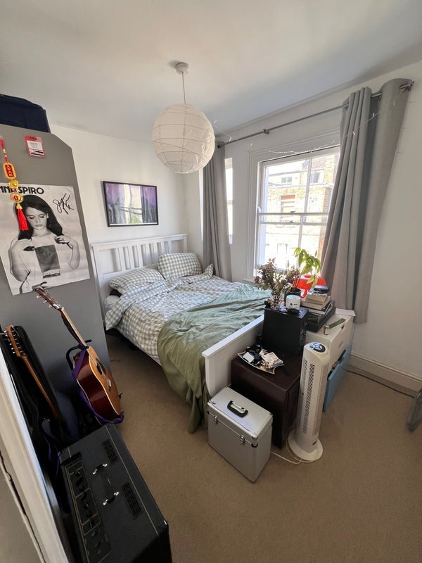 Room Macroom Road in City of Westminster