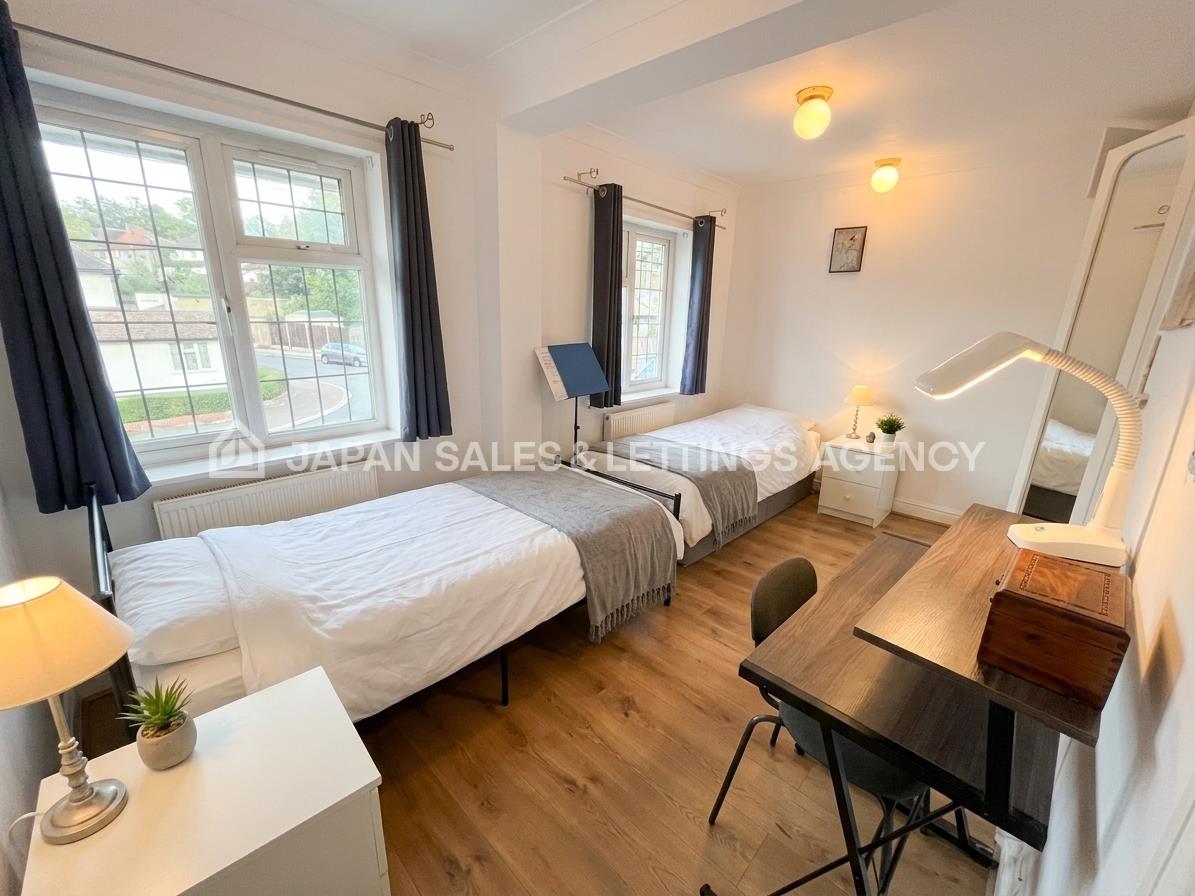 House Uphill Grove in Greater London