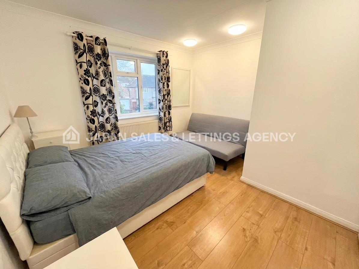 House Uphill Grove in Greater London