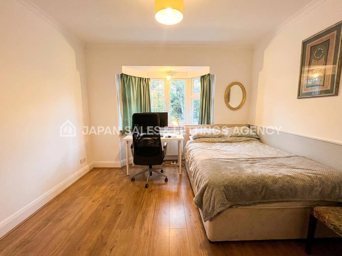 House Uphill Grove in Greater London