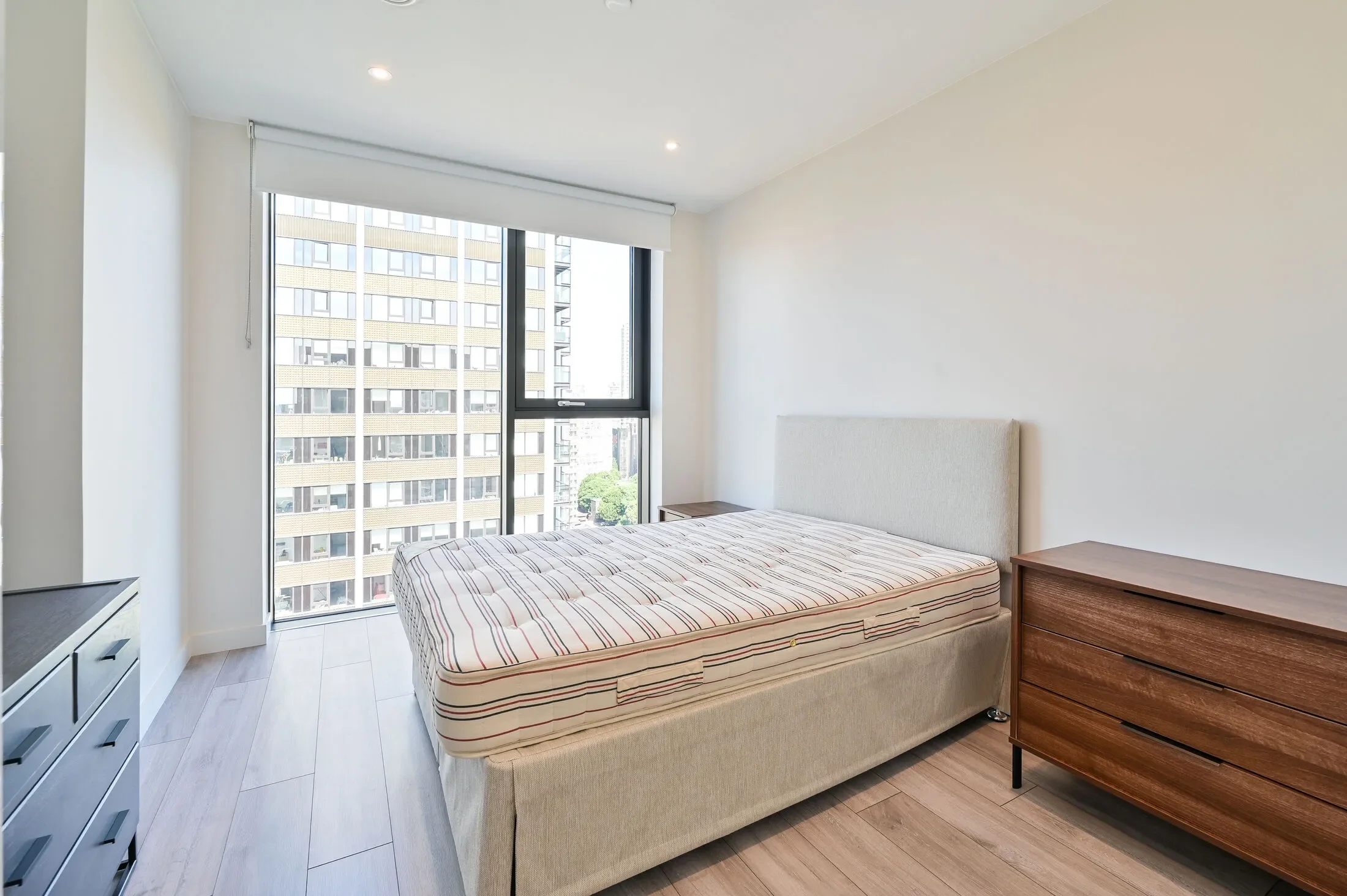 Flat New Lion Way in Greater London