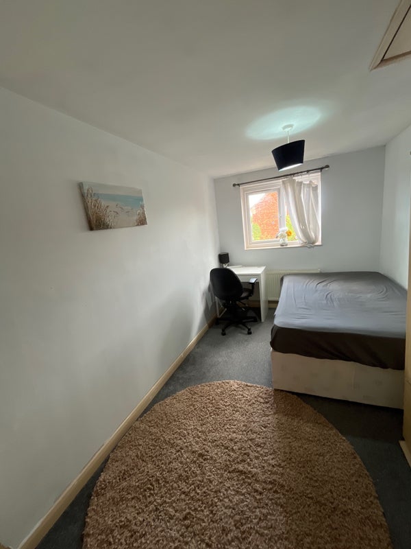 Room Justice Close in Warwick